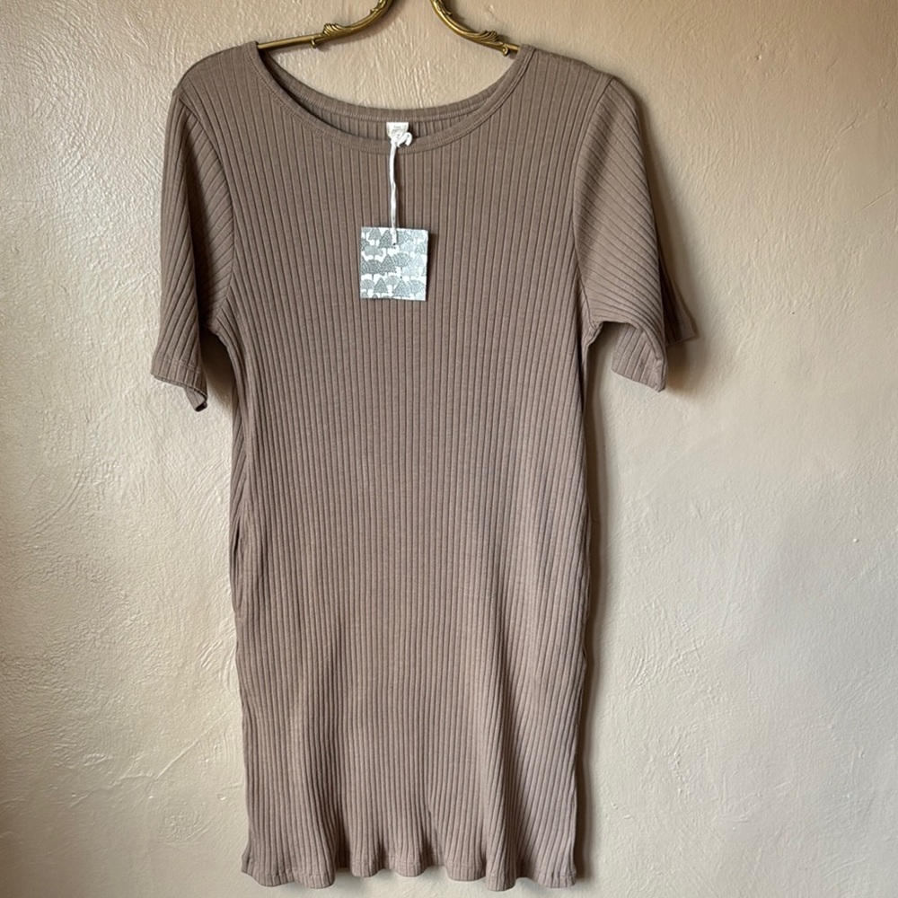 Kate Quinn Ribbed Short Sleeve Dress in Taupe